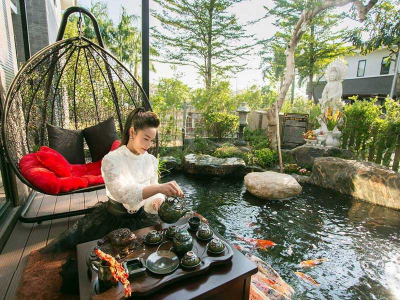 Chiêm ngưỡng hồ Koi siêu khủng trong biệt thự Triệu đô của ca sĩ, diễn viên: Nhật Kim Anh